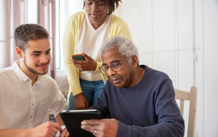 Golpes virtuais se multiplicam entre idosos e expõem impacto da exclusão  digital – Jornalismo