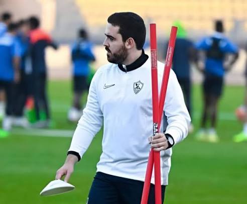البرتغالي فابيو نونو محلل الأداء لنادى الزمالك منذ توليه المهم شايفين  الزمالك شكله افضل واحسن وواضح انه بيذاكر الفرق بشكل كويس نتمني منه  الاستمرار ونشوف شغل افضل وافضل الفتره الي جايه