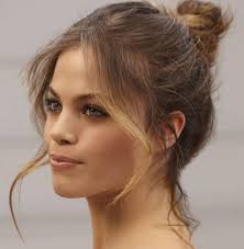 Daginik Topuz Sac Modelleri Icin 10 Numara Fikirler Kombin Kadin Womens Hairstyles Hair Styles Messy Hairstyles