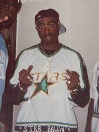 Image About Vintage In Celebs By Treesh S Interlude Tupac Pictures Tupac Wallpaper Hip Hop Art