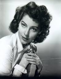 Loren Gardner's Instagram, Twitter & Facebook