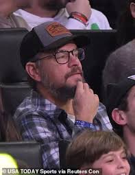 Hollywood star looks unrecognisable with bushy beard and baseball cap at  basketball game in Los Angeles