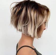 Sep 01, 2018 · un taglio scalato medio è una scelta estremamente versatile, facilmente adattabile a ogni chioma e profilo. Capelli Scalati 2021 Tutti I Nuovi Hairstyle Di Tendenza