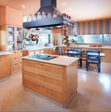 Find pastel pink kitchens, magenta kitchen units, muted pink kitchen decor, hot pink backsplash ideas, coral pink kitchen tiles and peach is definitely a color we associate with spring, thanks to its bright and cheery feel. Kitchen Ideas Peach Kitchen Ideas