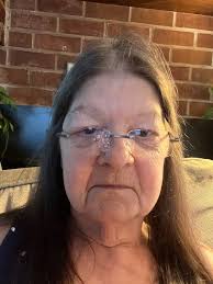 Today I'm celebrating my 80 birthday. I don't have a husband or children,  so I made the cake myself. 🙏🏻🎂😢