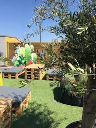 Ouverture D Un Toit Vegetalise Chez Domus Paris Cote Jardin Ouverture D Un Toit Vegetalise Chez Domus Outdoor Furniture Sets Outdoor Furniture Outdoor Decor