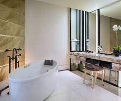 Hotel dengan bathtub air panas berikut ini di jakarta memiliki pemandangan indah dan sangat disukai wisatawan Pin By Keraton At The Plaza A Luxury On Favorite Places Bathroom Inspiration Modern Luxury Master Bathrooms House Bathroom