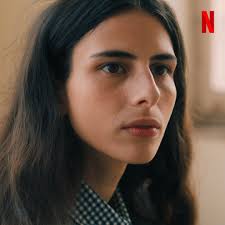 Questa scena, qualunque sia la versione o la lingua, è sempre ICONIC!  Edoardo Incanti già sotto un treno per Queen Eleonora Sava 🌹♥️👑 Vi è  piaciuta?