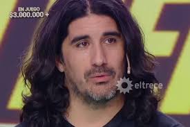 Es enfermero, ganó Los 8 escalones y con su actitud enmudeció a todo el  estudio