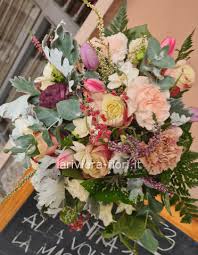 Trova fotografie stock di qualità elevata che non potrai . Bouquet Di Fiori Assortiti Acquista Online E Invia Fiori E Piante Per Consegna A Domicilio A Roma