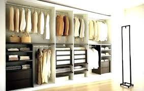 Model lemari pakaian minimalis paling baru saat ini dari berbagai macam model. 7 Desain Lemari Pakaian Berkonsep Minimalis Untuk Kamar Mungil