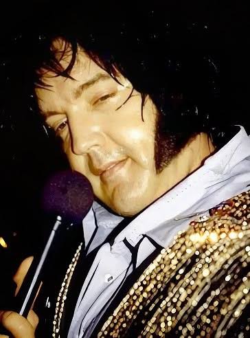 August 15, 1977 This is the last photo ever taken of Elvis Presley taken by  a fan. Elvis was driving through the gates of Graceland with Ginge Alden  and Lisa Marie in