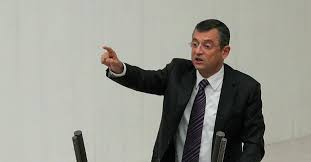 'özgür özel bi̇r daha muhalefet yapmasin di̇ye veri̇len bi̇r ceza' ağbaba, chp'li özgür özel'e açılan 500 bin liralık tazminat davasını eleştirdi. Chp Li Ozgur Ozel In Bavul Provokasyonu Elinde Patladi Takvim