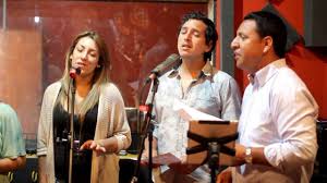 Aunque todos las cantamos alguna vez, hay temas muy populares que tienen temáticas machistas y violentas. Toma Mi Mano Canto Para Bodas Coro Cantare Youtube