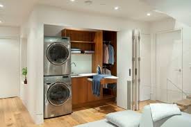 Amenager Une Petite Buanderie Porte Accordeon Idee Machine A Laver Seche Linge Meuble Stylish Laundry Room Laundry Room Design Small Laundry Room