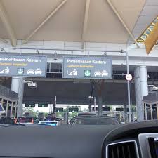 Bukit kayu hitam asub 476 km kaugusel põhjast kuala lumpur ja 48 km põhja pool alor setar, kedahi pealinn. Photos At Kompleks Kastam Imigresen Dan Kuarantin Ciq Malaysia Bukit Kayu Hitam Border Crossing