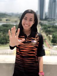 Atlet jalan kaki negara elena goh ling yin menamatkan kemarau 18 tahun kilauan emas acara 10,000m jalan kaki wanita dalam sukan sea 2017 semalam. Gly Won Gold In Sea Games