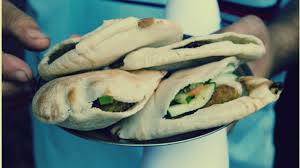 ثانياً , انشُر الفول السوداني كثيفاً. Ù…Ø·Ø¹Ù… Ù…ØµØ±ÙŠ ÙŠÙ‚Ø¯Ù… ÙˆØ¬Ø¨Ø§Øª Ù…Ø¬Ø§Ù†ÙŠØ© Ù„Ù…Ø¯Ø© Ø³Ø§Ø¹Ø© ÙŠÙˆÙ…ÙŠ Ø§ Ø¹Ù„Ø´Ø§Ù† Ø§Ù„Ù„ÙŠ Ù…Ø´ Ù‚Ø§Ø¯Ø± ÙŠØ´Ø±ÙÙ†Ø§ ÙˆÙŠØ§ÙƒÙ„ Ø§Ù„Ù…ØµØ±ÙŠ Ù„Ø§ÙŠØª