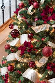 How To Decorate A Christmas Tree Like A Designer Christmas Tree Decorating Themes Christmas Tree Inspiration Christmas Tree Colour Scheme