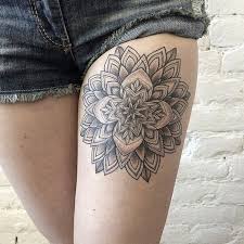 However what the body art looks an example of mandala symbol integrated in a maritime tattoo design. 1001 Ideen Und Inspirationen Fur Ein Oberschenkel Tattoo