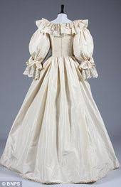 Back View Of Diana S Wedding Dress Princess Diana Wedding Dress Diana Wedding Dress Princess Diana Wedding