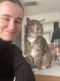 Quick question. Has anyone got any clients who own a puppy and how do you  go around this? What's the plan you set in place with the clients? Like  check ins, care,