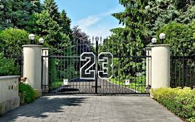 Photo by chicago home photos, courtesy of listing agent klopas stratton berkshire hathaway homeservices. Michael Jordan S Chicago Home Legend Point At 2700 Point Drive Highland Park Il Usa The Pinnacle List