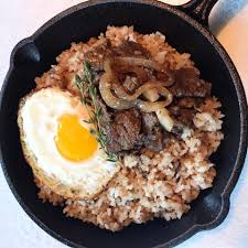 Marinate your steak in garlic, salt, black pepper and some spicy paprika. Casa Baluarte Bisteksilog Bistek Sinangag At Itlog Bistek Recipe Here Https Www Casabaluartefilipinorecipes Com 2019 01 Bistek Filipino Beef Steak Html Facebook