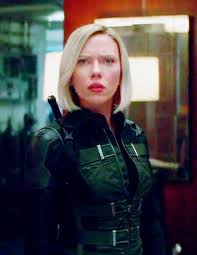 The comments are saying it's because she's a spy and changed her hair for a disguise, but i disagree. Pin By Scarlett Movies On Infinity War Scarlet Johansson Black Widow Marvel Scarlett Johanson