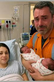 私は45歳で、今日午前3時に初めて父親になりました。 👶💫 私の妻と私は両方孤児です。 私たちを祝ってくれる人はいなかった。 電話する人がいない。  誰も言わない:「世界へようこそ、ちっちゃい子。 ” でも、私たちは悲しくはない—感謝の気持ちでいっぱいです。 人生は愛 ...