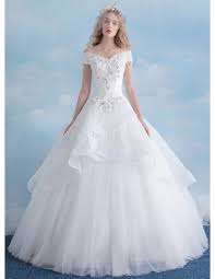 Hai bisogno del 2021 perfetti abiti da sposa di moda per mostrare che sei la regina di quel giorno. Abito Da Sposa Principessa Con Scollo Omerale E Balze In Pizzo Leggero