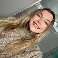 Hannah Womack's Instagram, Twitter & Facebook