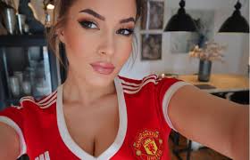 GALERIE FOTO: ”Cea mai sexy fană” a unei echipe de la Cupa Mondială! Cu  cine ține Katrina Maria