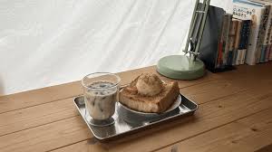 喫茶CLOAK（山形県酒田市）｜ 静謐を重んじる、大人の空間で落ち着いた時を過ごす喫茶店｜LAFRAN