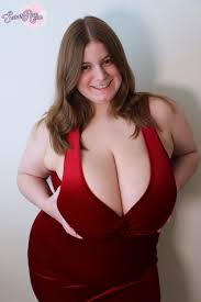 TW Pornstars - 2 pic. Sarah Rae. Twitter. New photos in my red velvet dress  posted on <3 sexy bbw. 4:01 PM - 15 Feb 2018
