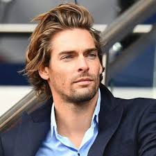 Even if you have the perfect outfit picked we've selected 9 of our favorite business hairstyles for men and compiled them into this handy list. Medium Business Haircut Novocom Top