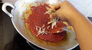 Selain resepi sambal tempe, kami juga menulis resepi lain yang mendapat perkongsian ramai. Ini Rahsia Sambal Tumis Legend Resipi Peniaga Nasi Lemak Kampung Yang Disukai Ramai Hingga Hasil Jualan Biayai Anak Masuk Universiti Keluarga