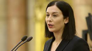 Cseh Katalin: Semmi közöm ezekhez a cégekhez