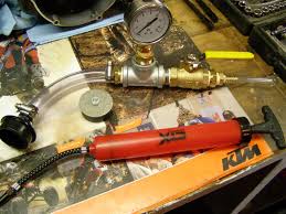 If the one guage reads 100 psi and the other 90 psi, that is 10% leakdown. Homemade Leakdown Tester General Dirt Bike Discussion Thumpertalk