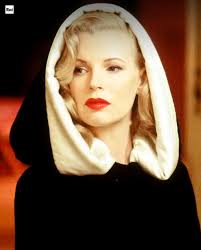 Alle 21:15 “Tensione superficiale” di Giovanni Aloi con Cristiana  Dell'Anna, Philipp Peter Heidegger, Benno Steinegger