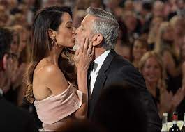 كان الثنائي ضيفا عشاء ملكي في قصر باكنجهام استضافه الأمير تشارلز أمير ويلز، لدعم منظمة the prince's trust international الخيرية. Ù„Ù„Ù…Ø±Ø© Ø§Ù„Ø£ÙˆÙ„Ù‰ Ø£Ù…Ù„ Ø¹Ù„Ù… Ø§Ù„Ø¯ÙŠÙ† ØªÙƒØ´Ù ØªÙØ§ØµÙŠÙ„ Ø¹Ù„Ø§Ù‚ØªÙ‡Ø§ Ø§Ù„Ø±ÙˆÙ…Ø§Ù†Ø³ÙŠØ© Ù…Ø¹ Ø²ÙˆØ¬Ù‡Ø§ Ø¬ÙˆØ±Ø¬ ÙƒÙ„ÙˆÙ†ÙŠ Ø®Ø¨Ø± ÙÙŠ Ø§Ù„ÙÙ†