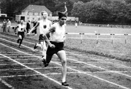 Für 200 meter sprint dreht sich alles um geschwindigkeit, kraft und technik. 200 Meter Lauf Wdr Digit