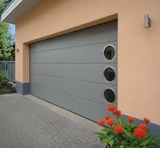 Rolltore sind bis zu 30% günstiger im preis und platzsparender im vergleich zu einem einfachen schwingtor. Sektionaltor Fur Ihre Garage Von Boldt Fassbender