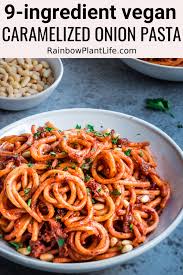 Vegan Caramelized Onion Pasta Rainbow Plant Life In 2020 Caramelized Onions Recipes Vegan Pasta