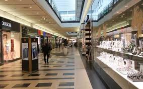 Sprawdź, czy 31 grudnia supermarkety, takie jak lidl, biedronka czy carrefour będą otwarte i czy tego dnia będą obowiązywały godziny dla seniorów. B0mhjn5n1c Tjm