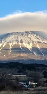 Ufo Cloud Cloaks Mount Fuji Videos From The Weather Channel Weather Com