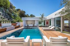 Justin bieber e hailey baldwin hanno infatti deciso di vendere la loro casa di beverly hills per trovarne una nuova e migliore. Orlando Bloom Vende L Incredibile Villa Di Beverly Hills Colpa Del Nuovo Vicino Justin Bieber Fronte Del Blog