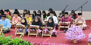 Fardhu ain adalah kewajiban perorangan yang wajib dilakukan oleh seorang muslim dan tidak dapat diwakilkan. Kelas Al Quran Dan Fardu Ain Kafa