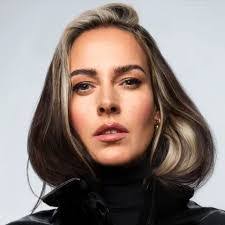 Eliza Noble's Instagram, Twitter & Facebook