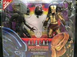 Verkauft werden die figuren wie beispielhaft abgebildet. Neca S Kenner Aliens Vs Predator 2 Pack Tales From The Toy Cave